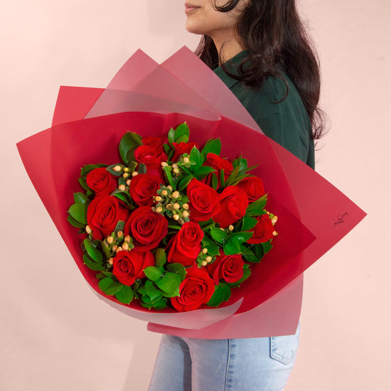 Ramo de 100 rosas rojas premium – SORPRENDE LIMA